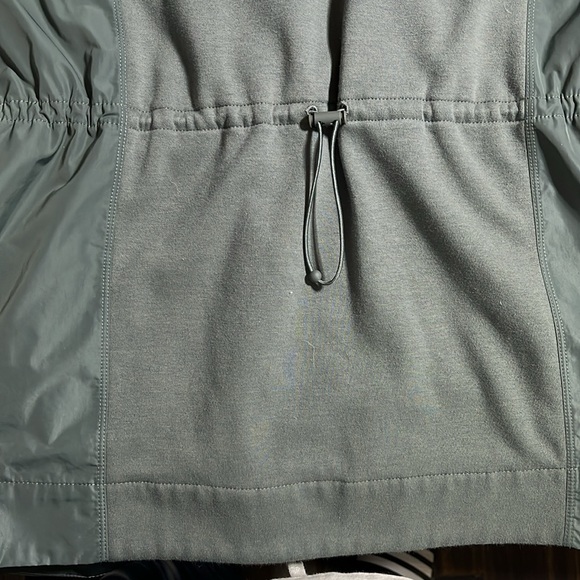 ATHLETA Triumph Hybrid Crewneck Sweatshirt Size Small Bali Green - Picture 7 of 11